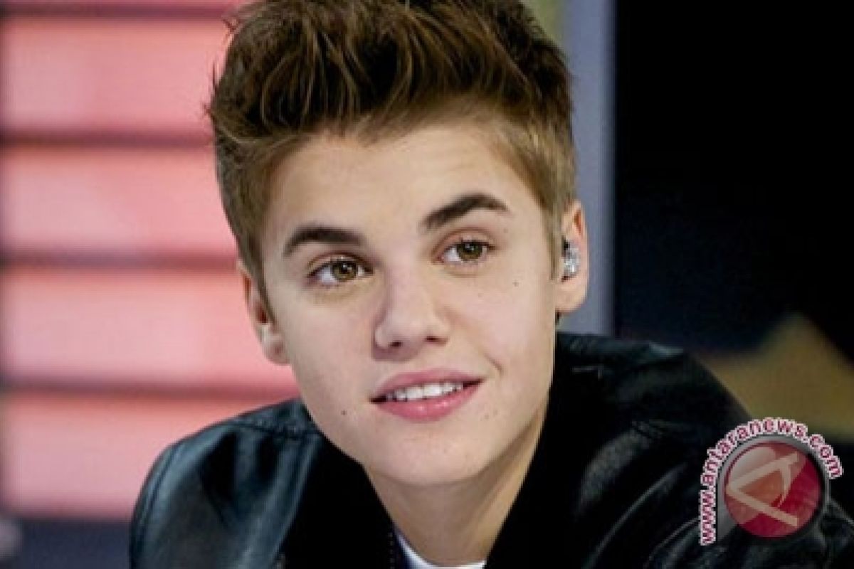 Justin Bieber Didakwa Karena Menyetir Sambil Mabuk