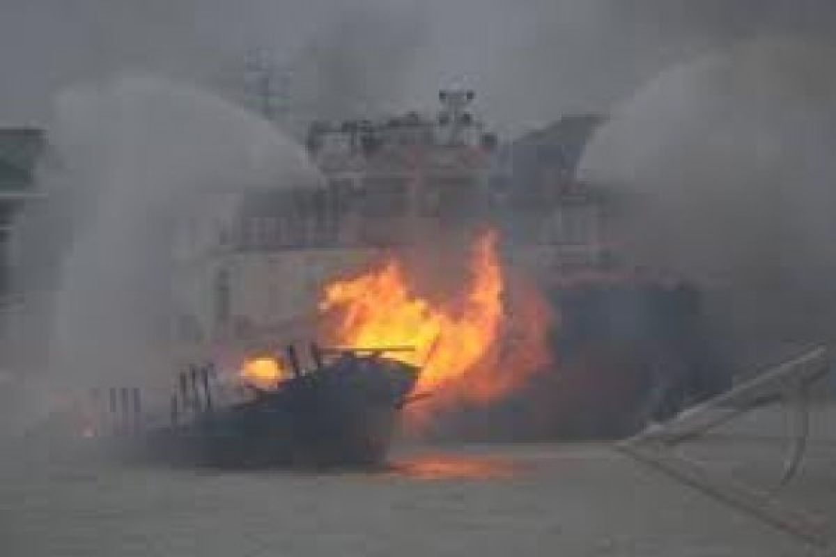 Korban Tanker Terbakar di Tuban Belum Ditemukan