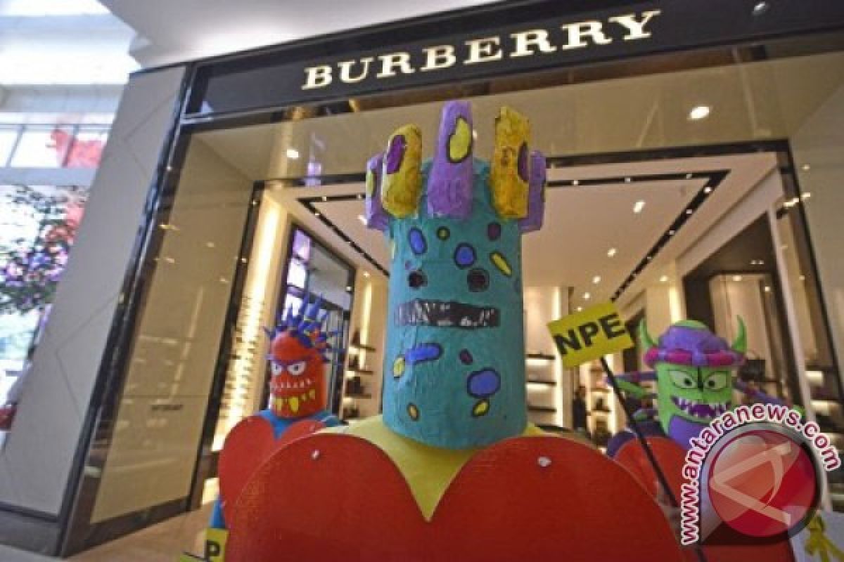 Saham Burberry melonjak saat Bursa Inggris ditutup melemah