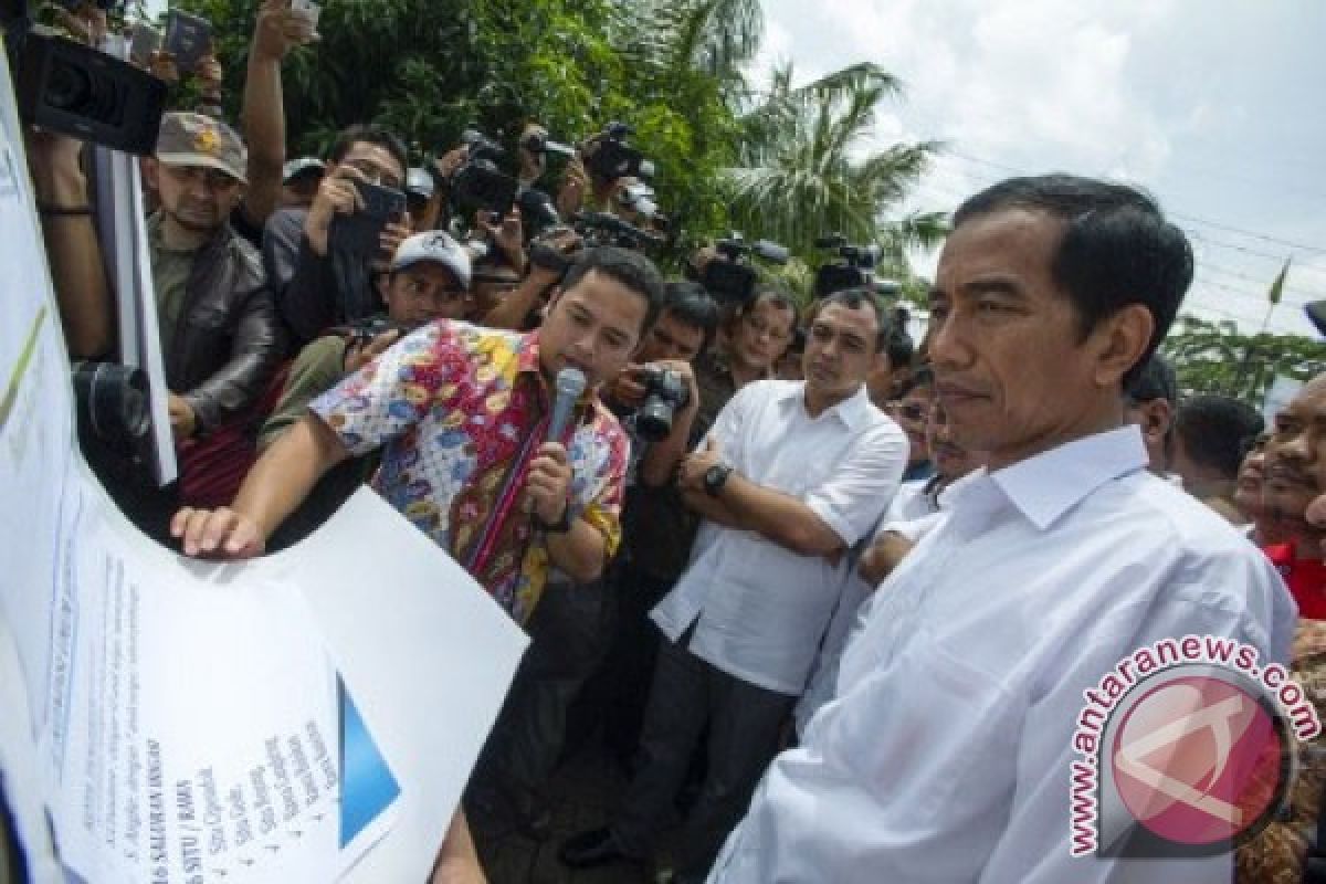 Jokowi ke Tangerang disambut spanduk tolak sodetan