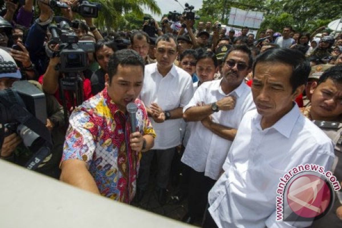 Banjir, alasan Jokowi batal ke Davos