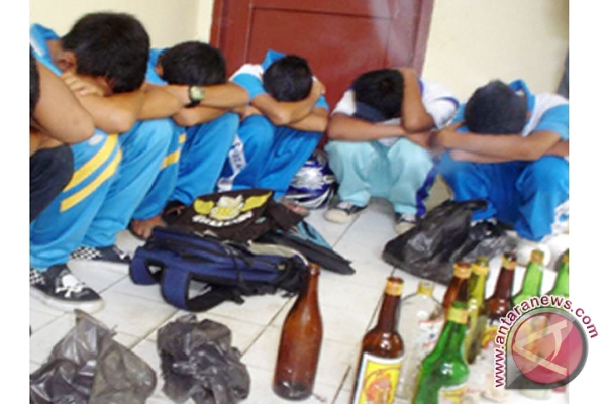  Police: Oplosan Drunks Crowded In Banjarmasin