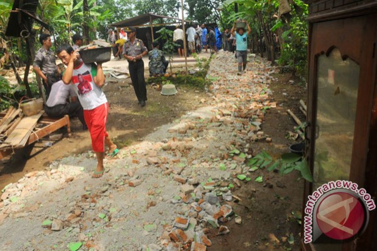 Strong winds damage 46 houses in C. Java