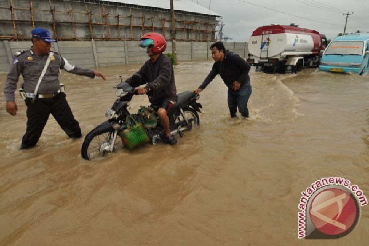 Banjir rendam pemukiman lembah Hopo Mamuju Tengah