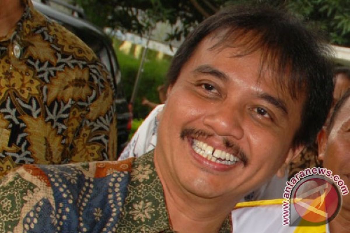 Roy Suryo rombak susunan pejabat di Kemenpora