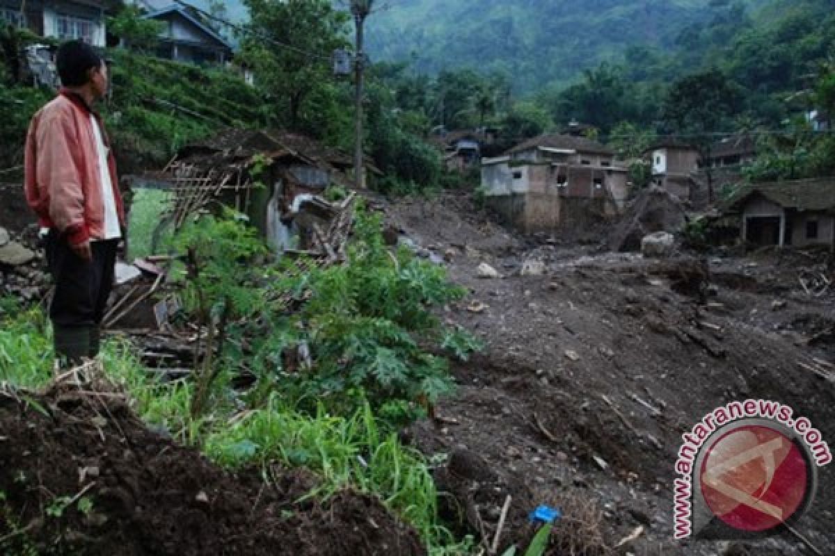 Penanganan pascabencana perlu mendapat prioritas sama