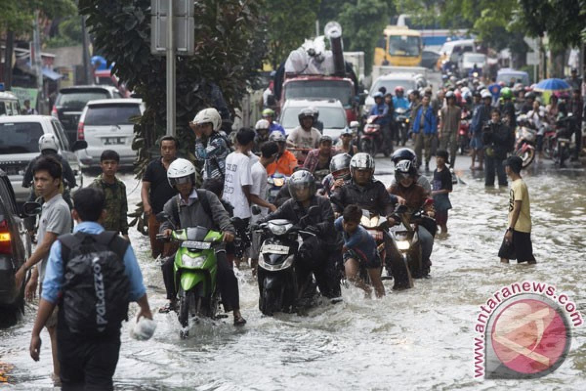 BNPB: 137 tewas dan 1,1 juta jiwa mengungsi