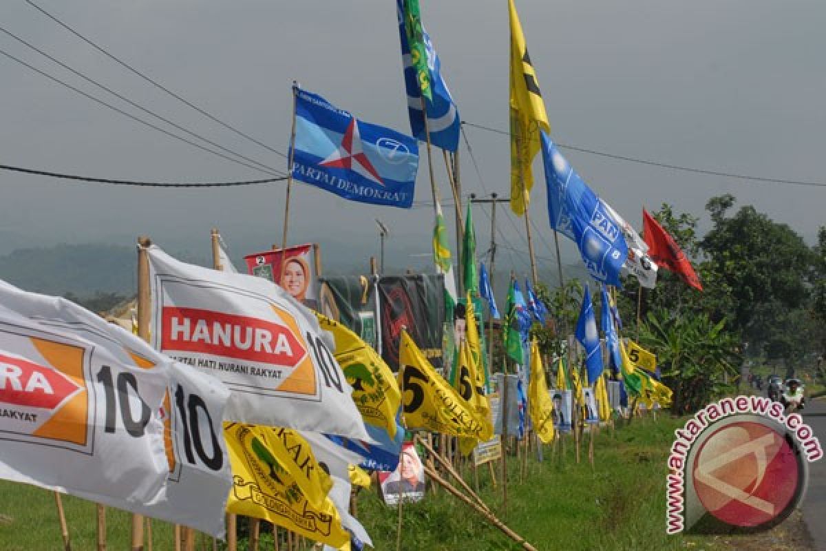 KPU Palangka Raya temukan keganjilan: satu orang urus dua partai berbeda