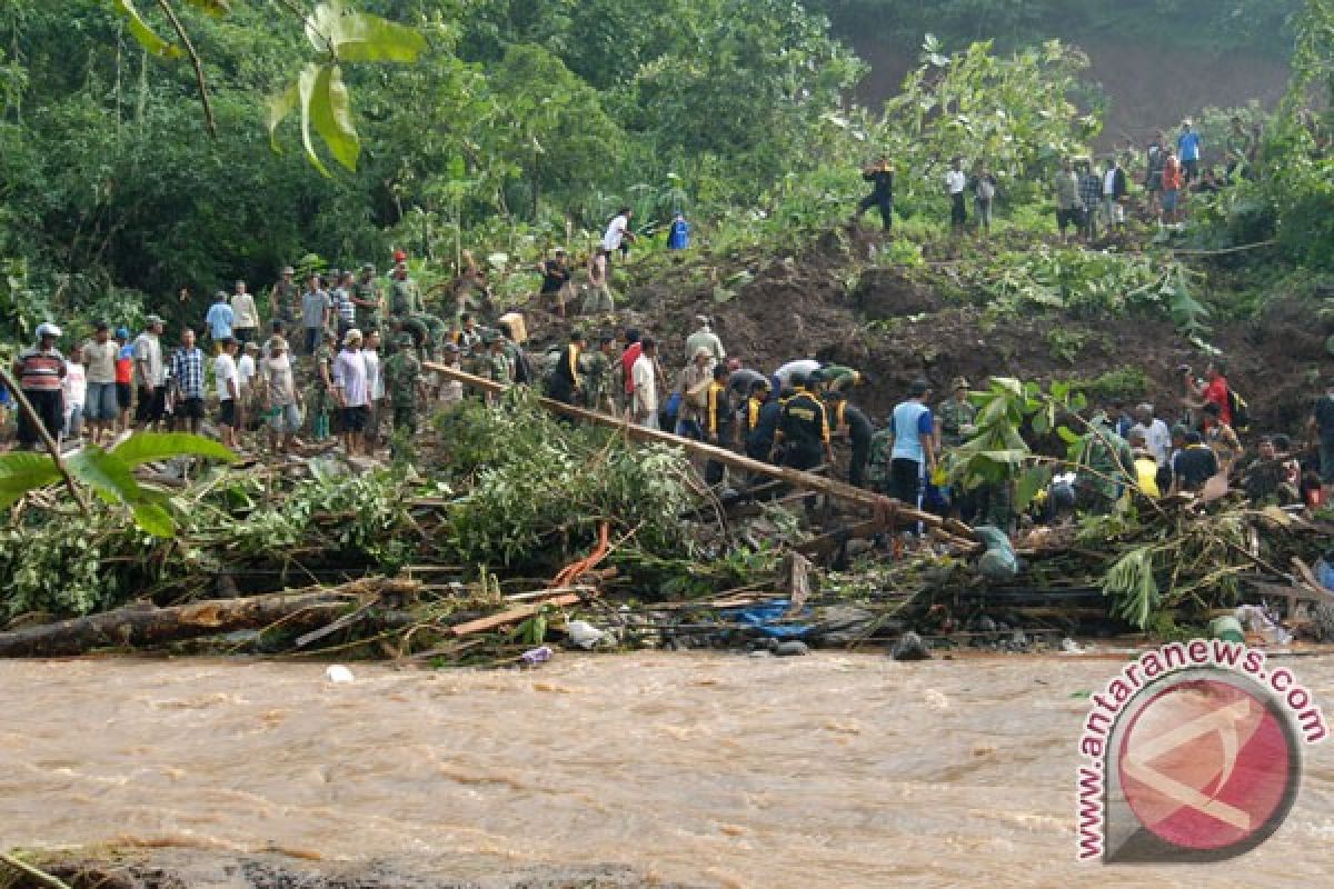 11 rumah Kulon Progo terkena tanah longsor