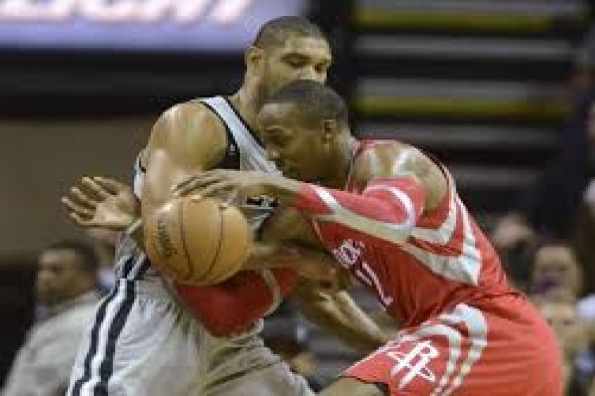Dwaight Howard bawa Rockets ungguli Spurs