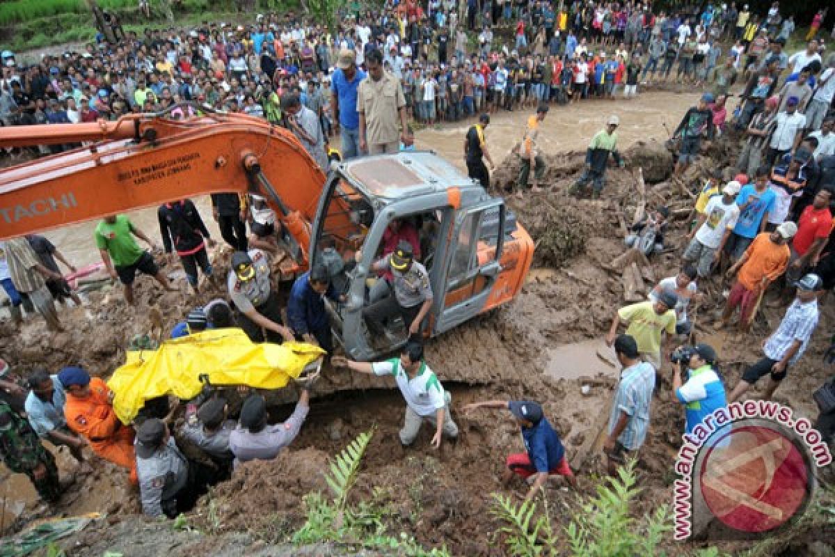 Search continuing for missing landslide victims in East Java