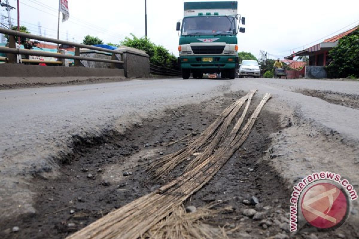 Legislator desak jalan di pantura dibeton