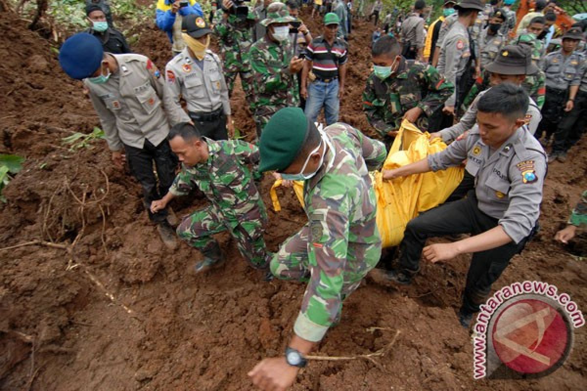 Pencarian korban longsor di Jombang diteruskan