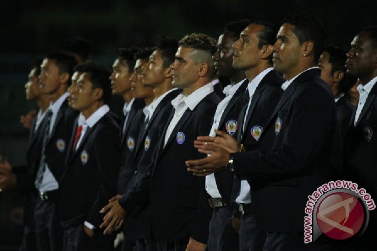 Arema hempaskan Persijap 4-1