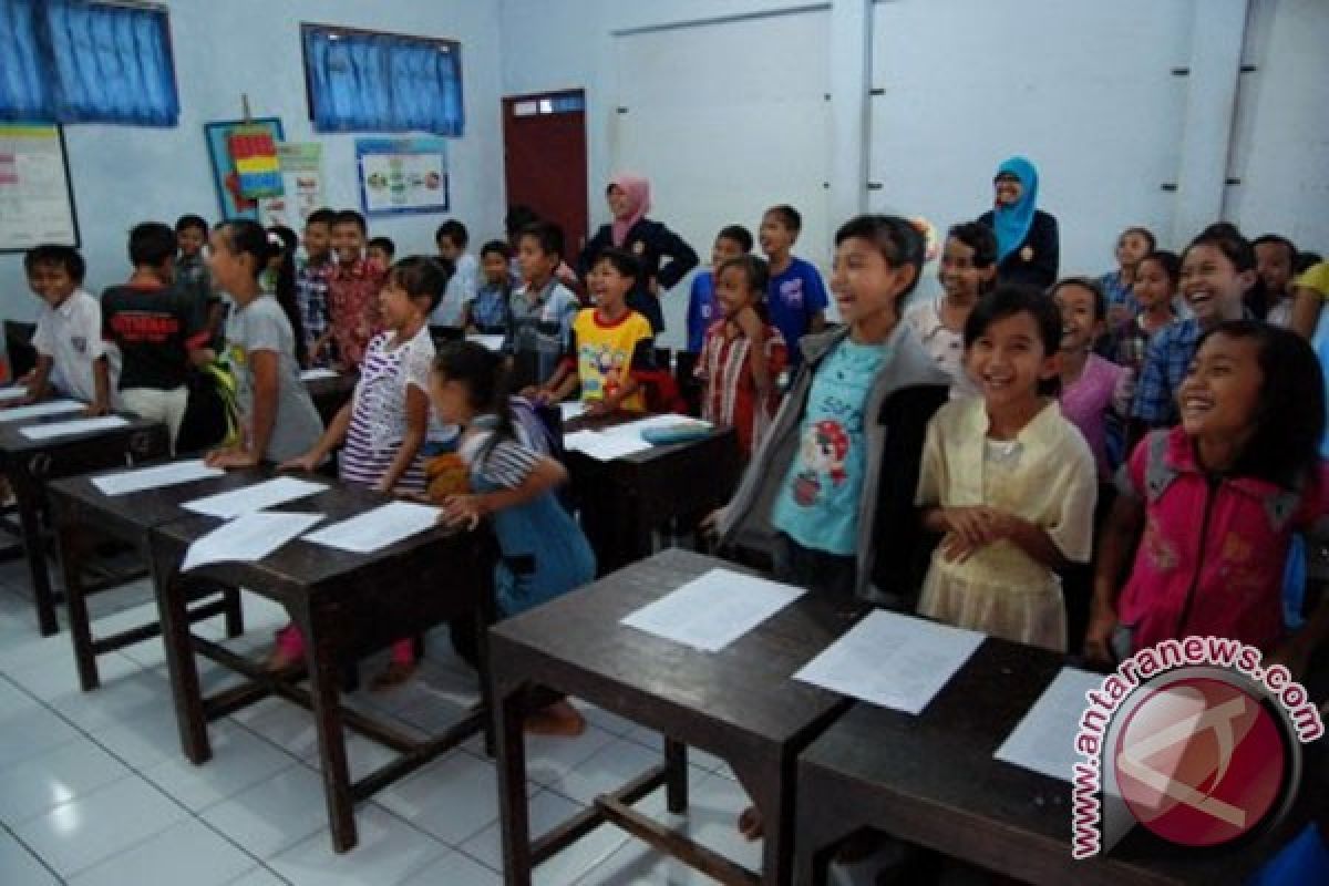 Anak korban tanah longsor Banjarnegara ikuti "trauma healing"