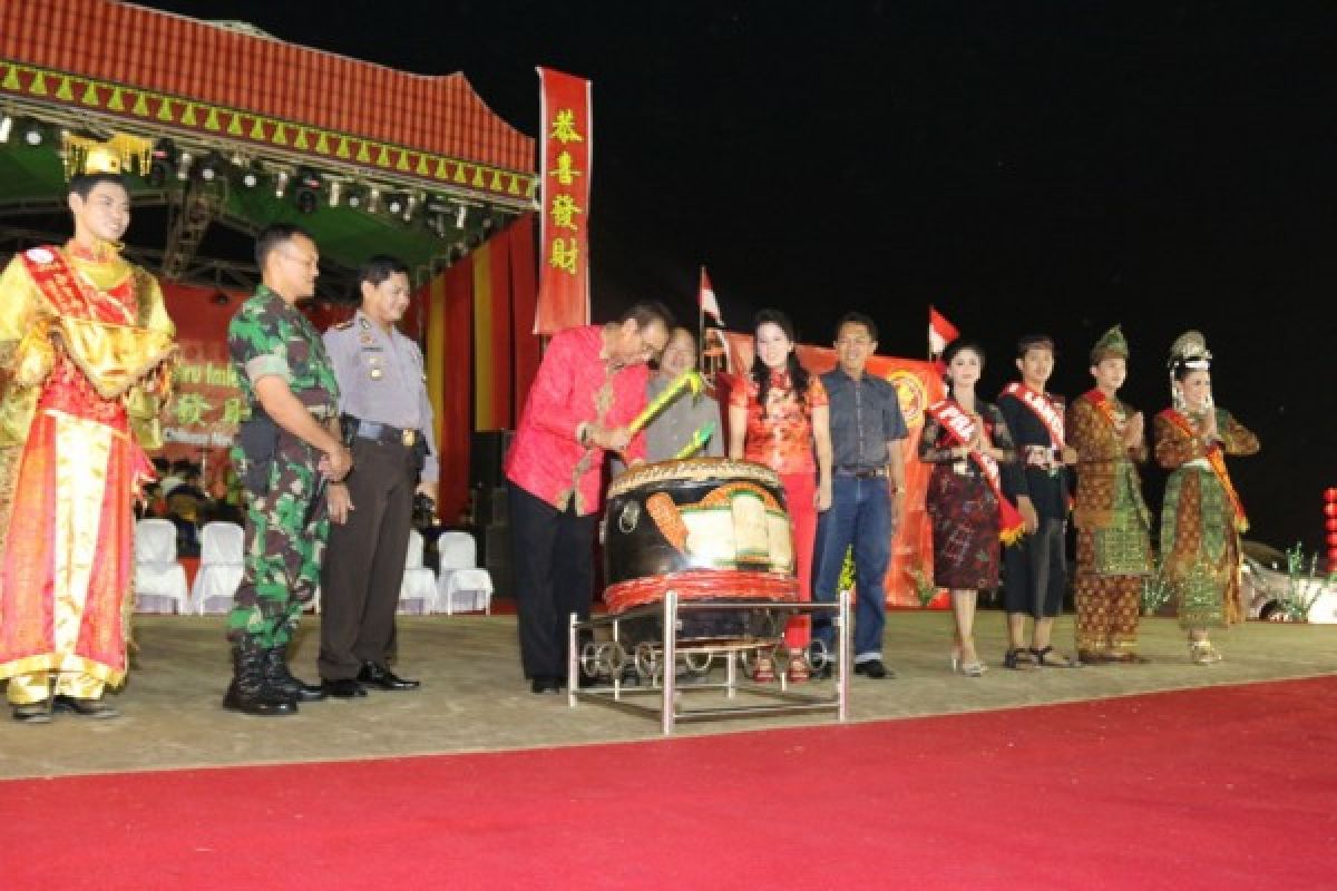 Wali Kota Singkawang Buka Festival Imlek 2565