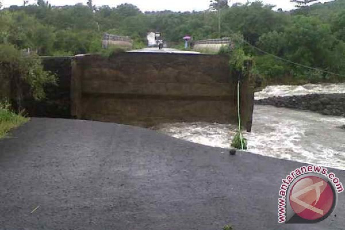 IndII biayai perbaikan infrastruktur pascabanjir Sambelia-Lombok Timur