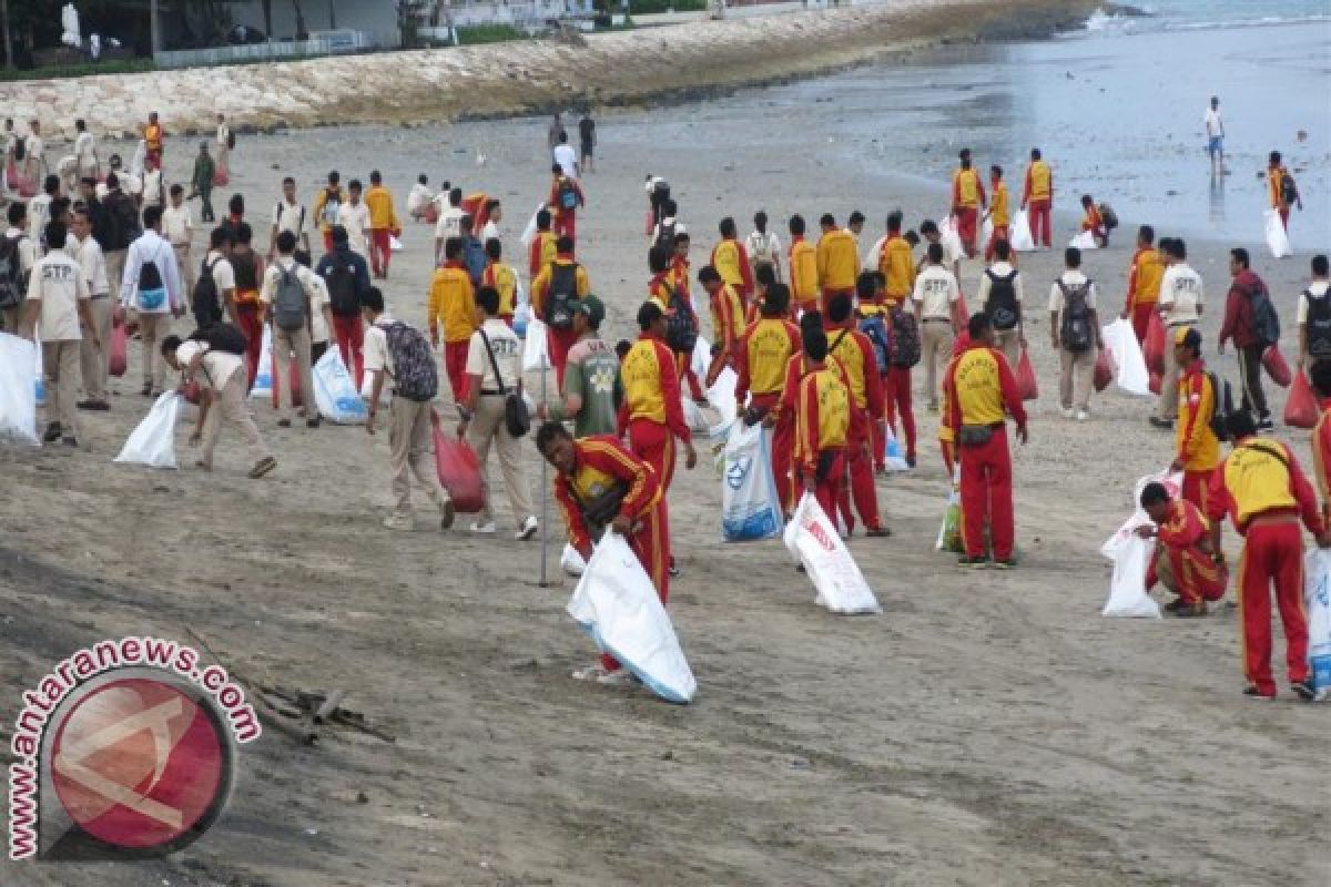 Coca-cola Terus Fokus Bersihkan Pantai Kuta 