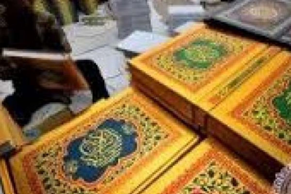 Pemkab Bengkalis Serahkan 10 Ribu Al-Quran Peringati MAulid Nabi