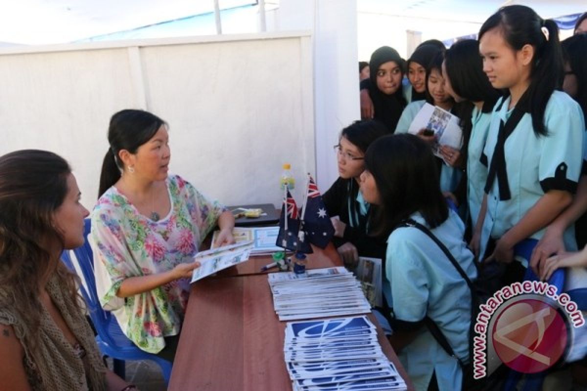 Expo Perguruan Tinggi  di SMA Ignasius Singkawang