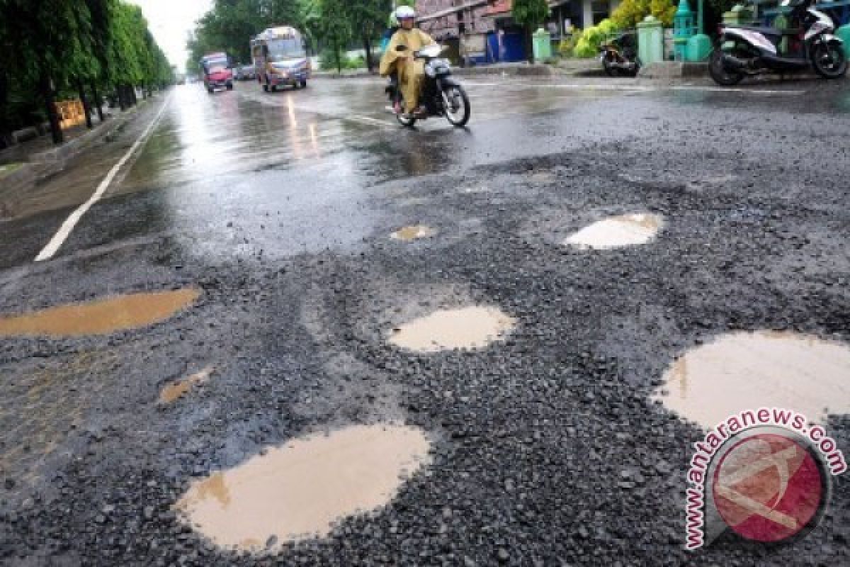 Jalan rusak di Kota Bogor picu kecelakaan