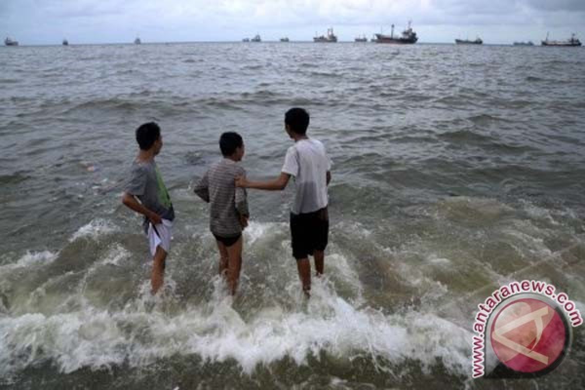 WASPADAI OMBAK LAUT