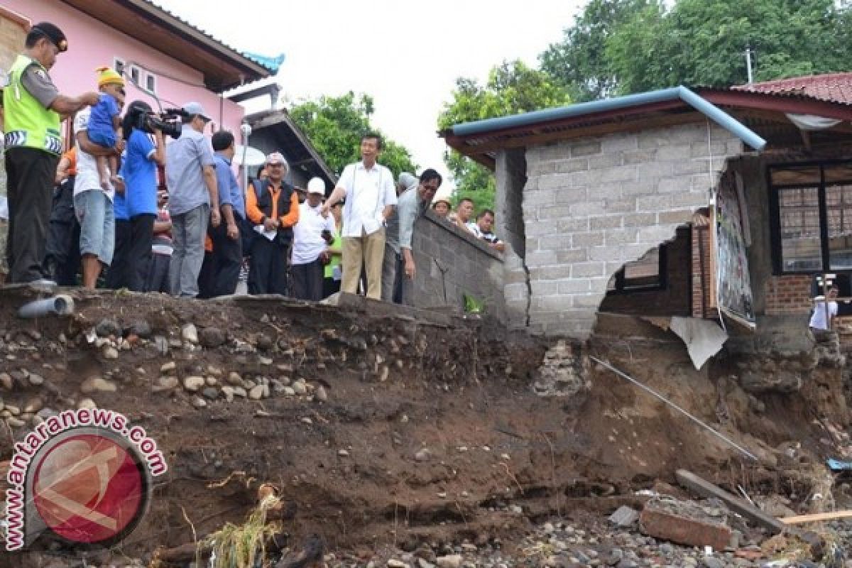 Gubernur Bali Tinjau Lokasi Bencana di Buleleng