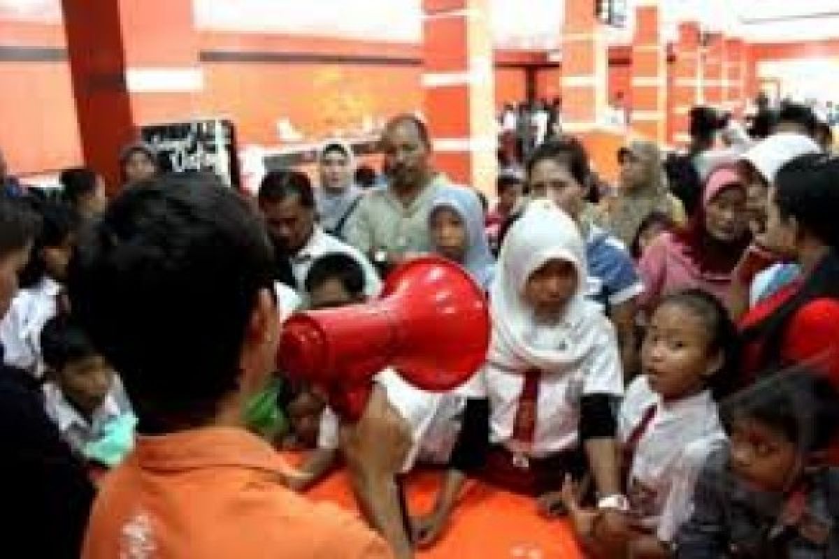 Siswa SD Galang Bantuan Bagi Korban Banjir