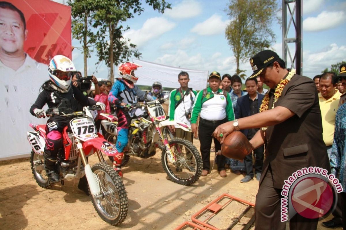 Ghufron Buka Kejurnas Motocross Open 2014