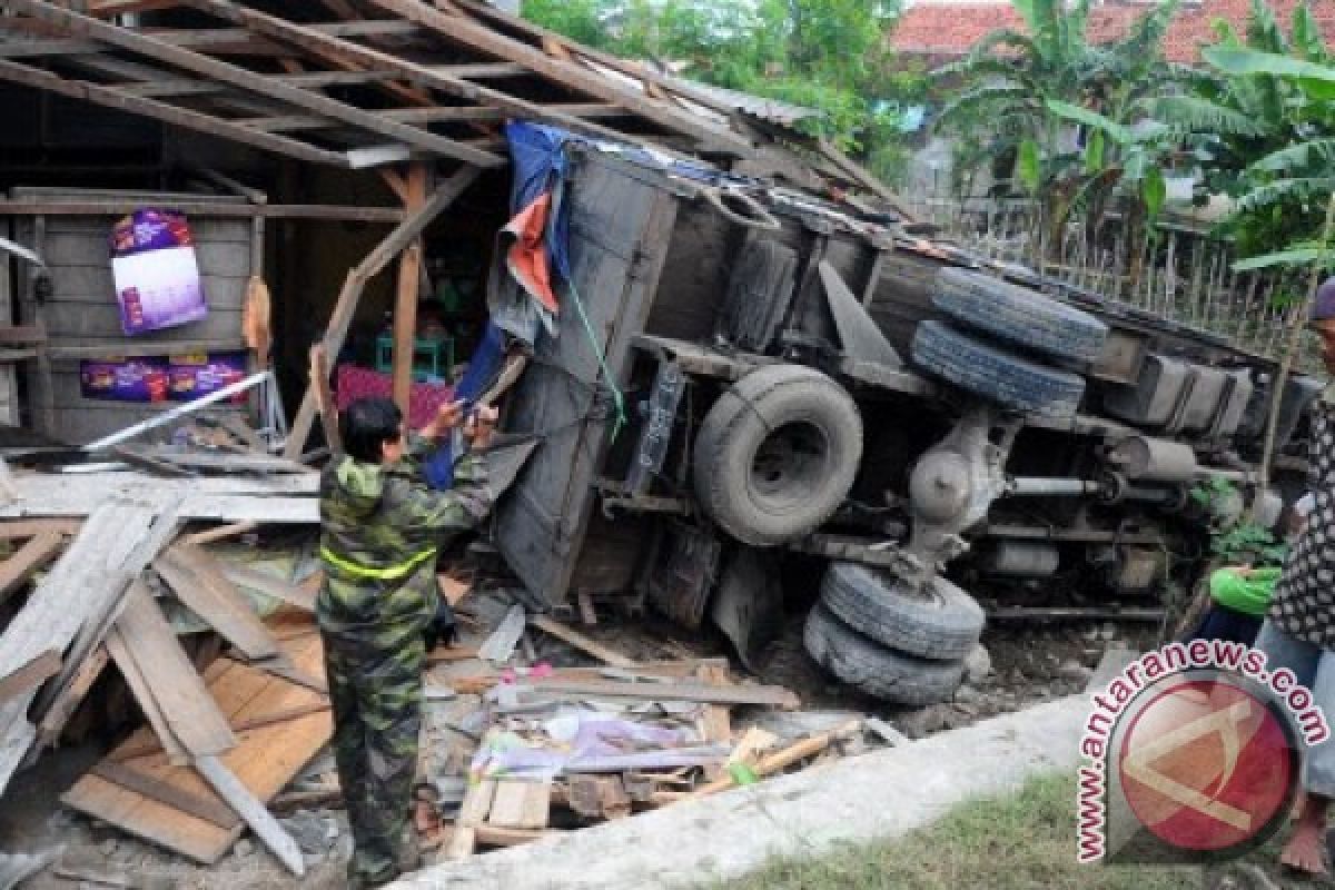 Satu tewas akibat tabrakan mobil beruntun di Ajibarang