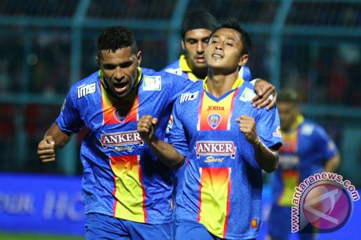 Arema tekuk Sriwijaya 2-0