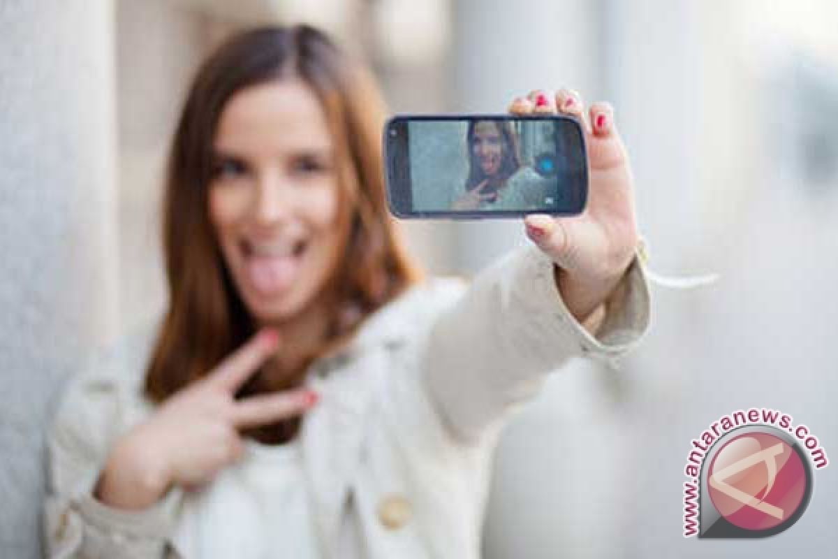 Tips selfie saat jalan-jalan sendirian