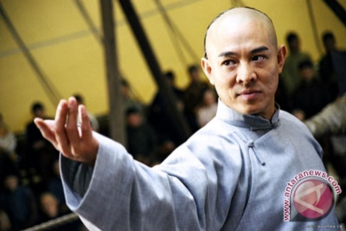 Bintang Laga Jet Li Ajari Kungfu Mahasiswa Myanmar