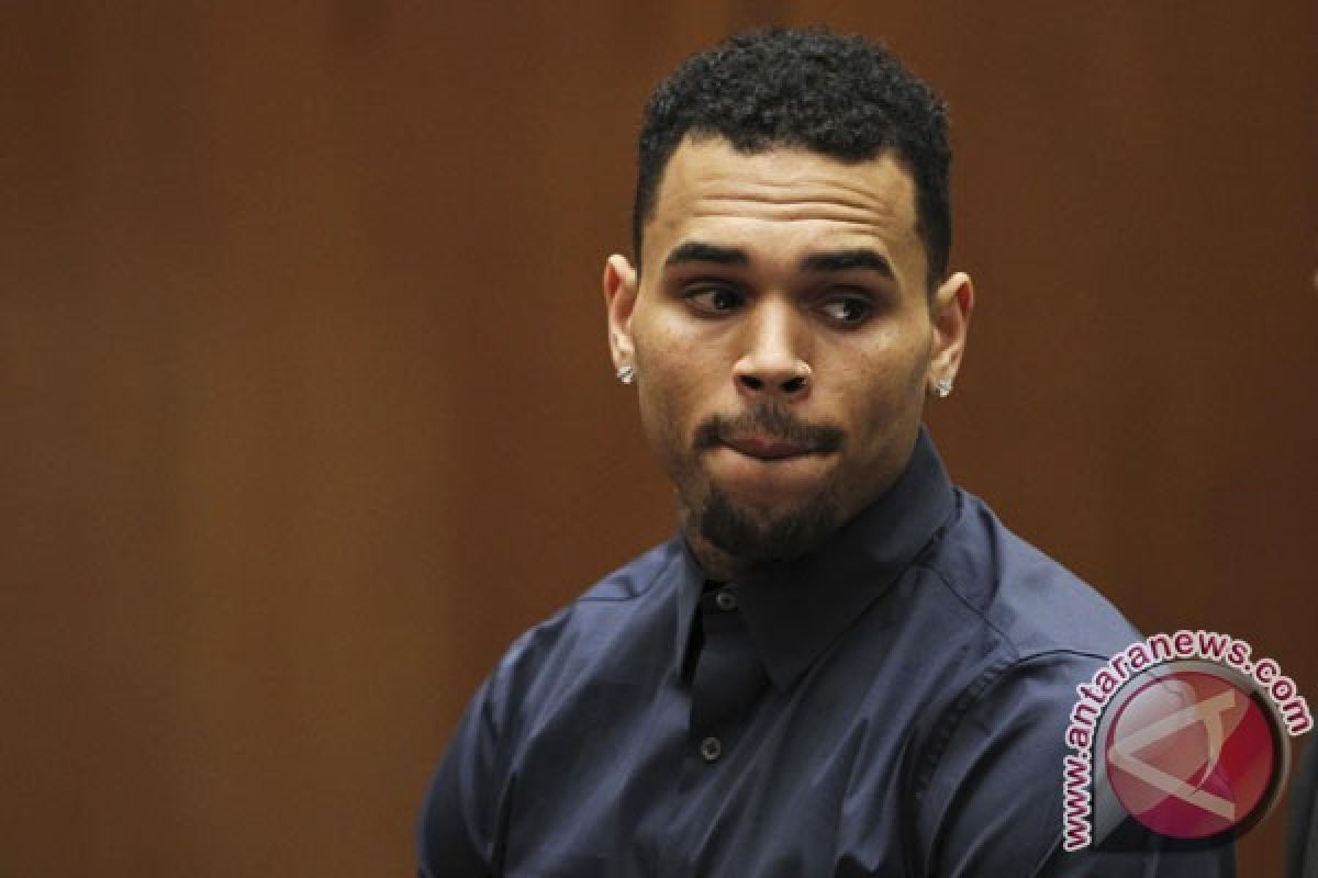 Chris Brown ditahan di Prancis