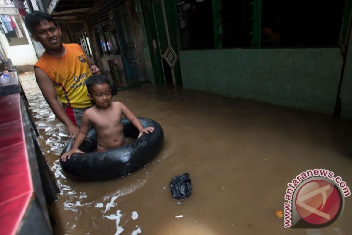 Banjir di Kampung Pulo mulai surut