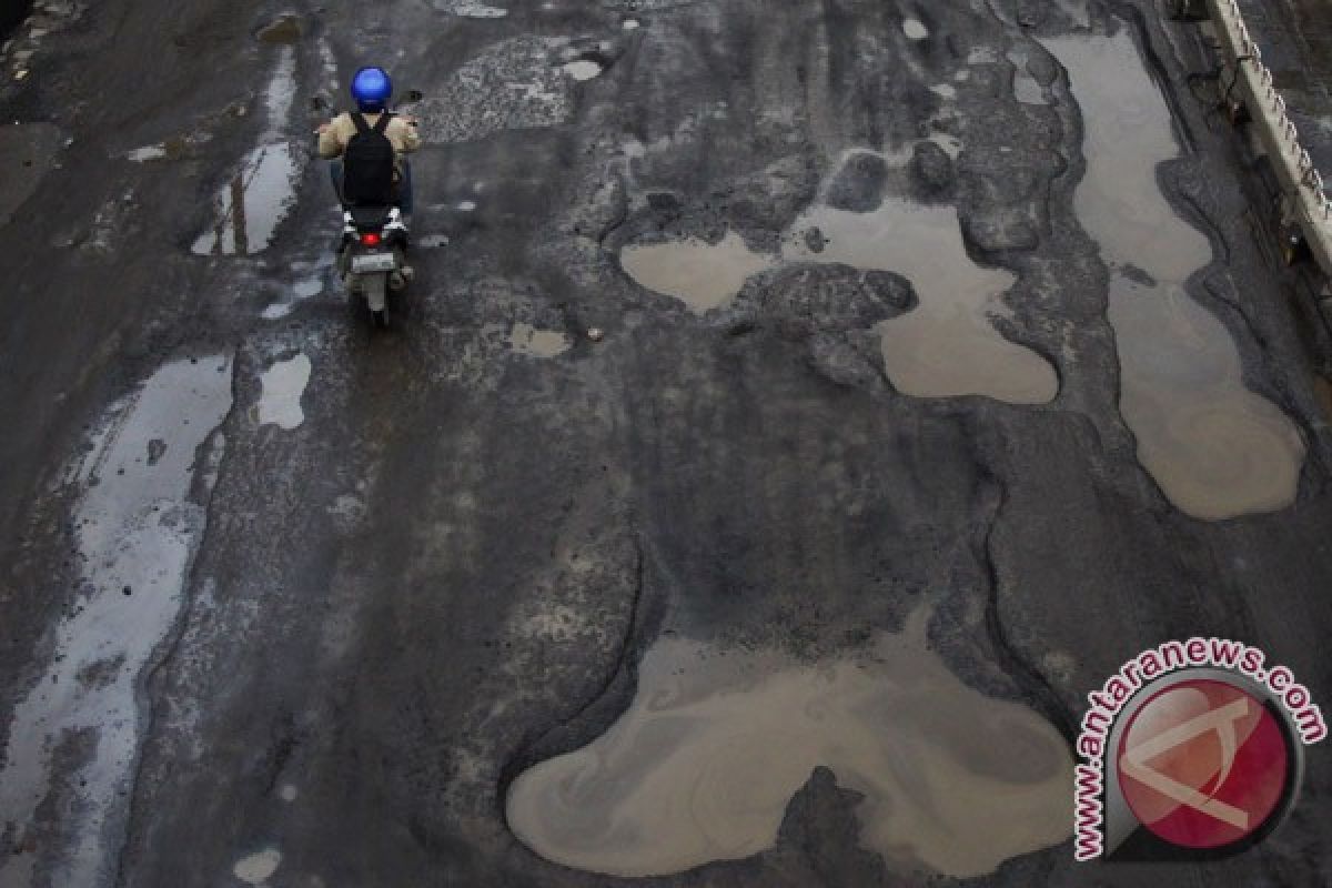 Jalan rusak naikkan angka kecelakaan lalu lintas