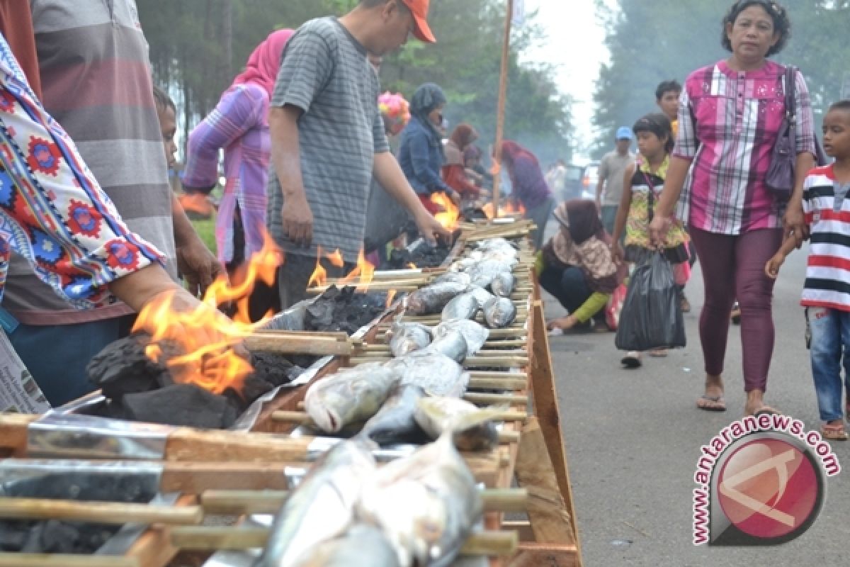 Masyarakat bakar ikan 12 ton meriahkan HPN