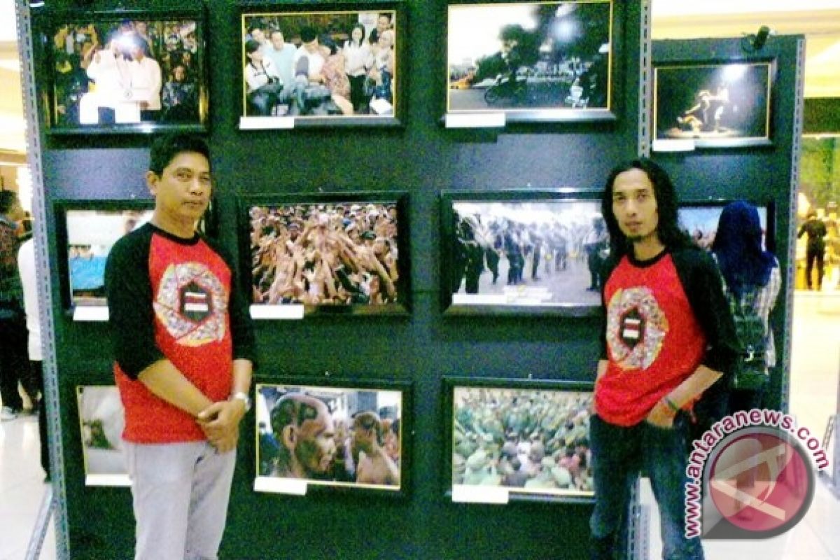 Warga minati pameran foto jurnalistik di PIM 