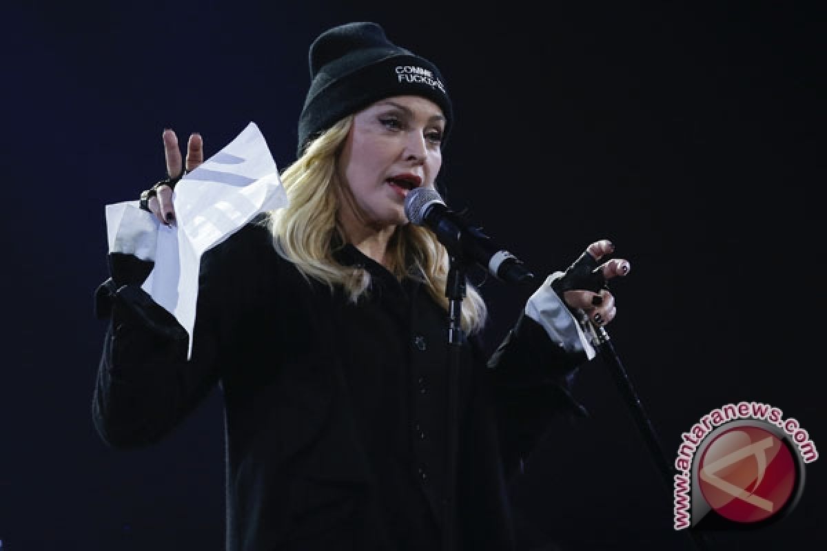 Madonna beri kejutan penggemar di malam tahun baru