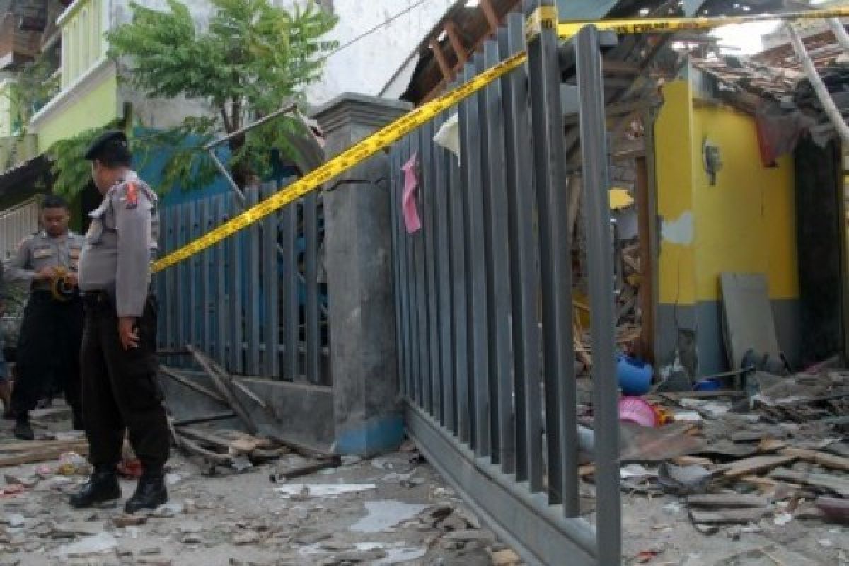 Kapolda: ledakan di Pasuruan berdaya ledak rendah, polisi jinakan sisa bahan peledak