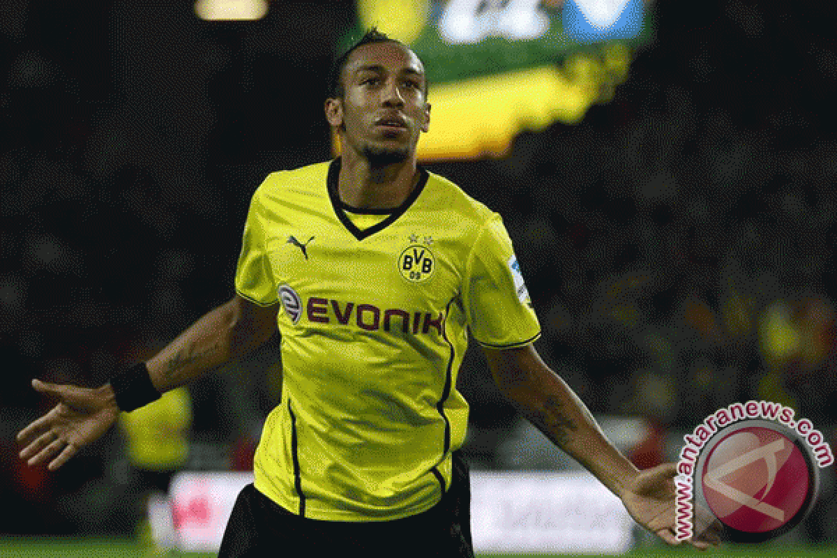 Dwigol Aubameyang bawa Dortmund atasi Hannover 4-2