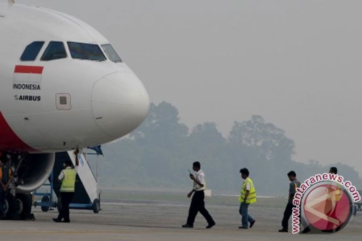 Hujan urai asap selimuti Bandara Pekanbaru