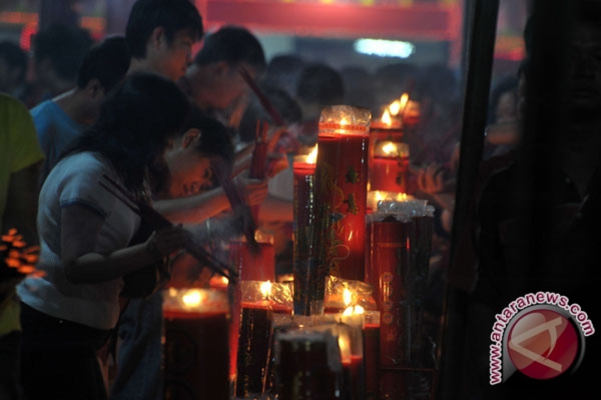 Warga padati Pulau Kemaro di malam Cap gomeh