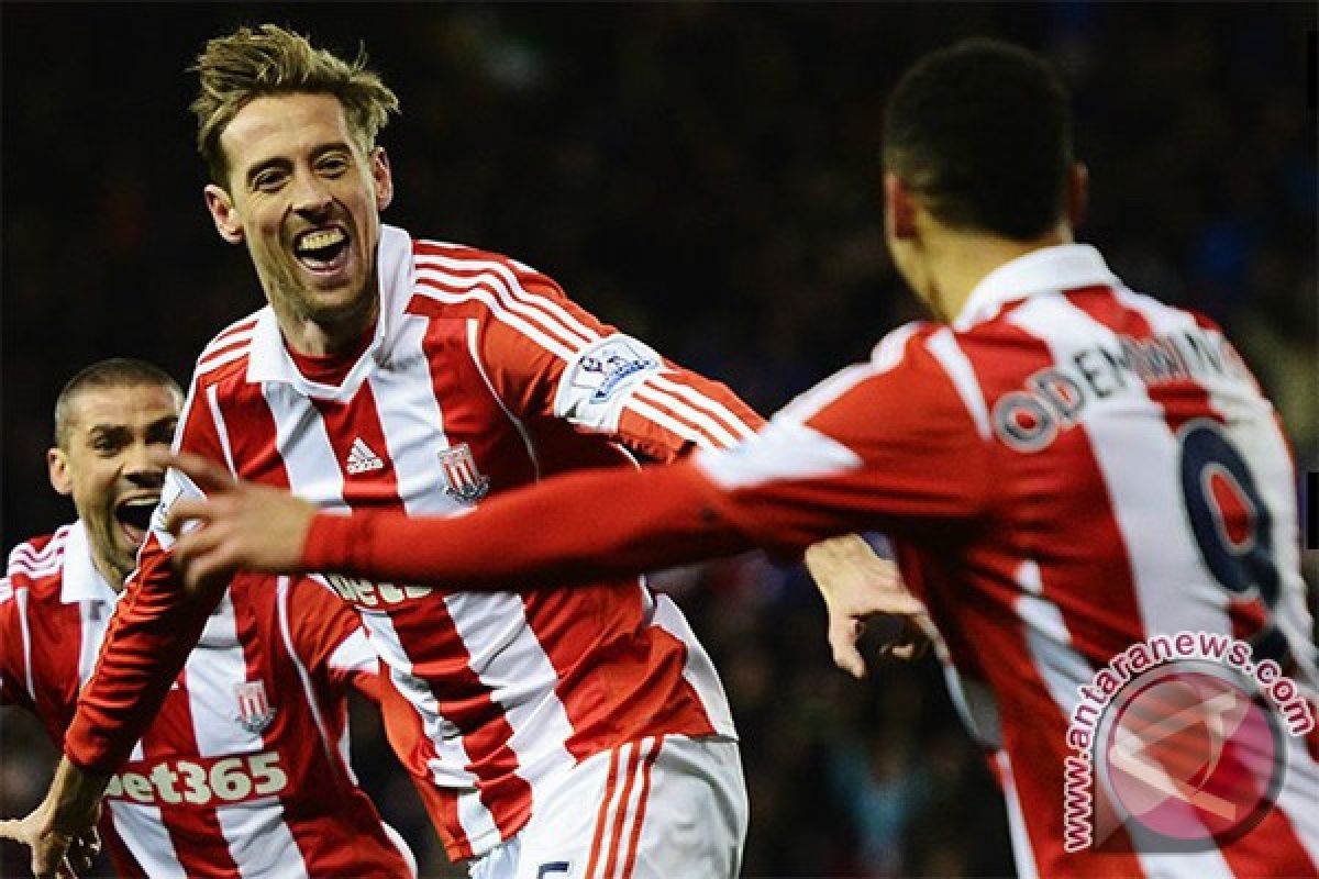 Crouch tandatangani kontrak baru berdurasi dua tahun