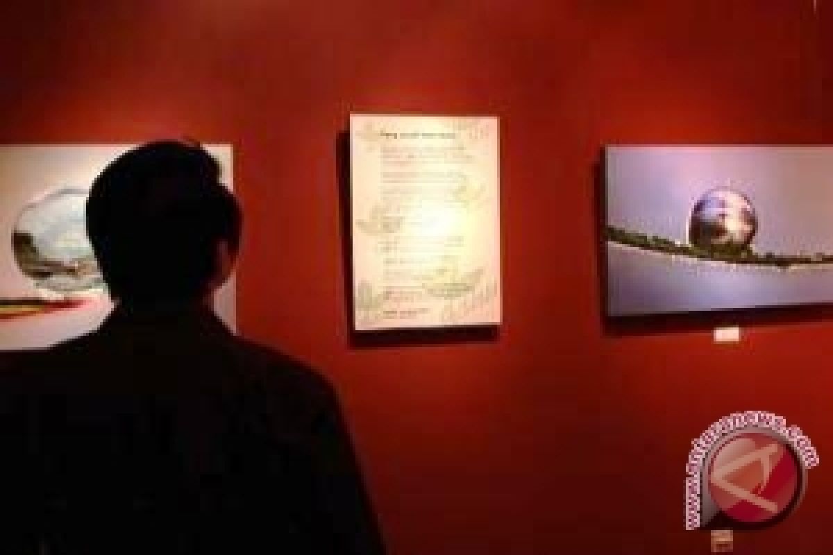 Karya foto berpuisi dipamerkan di Galeri HoS Surabaya