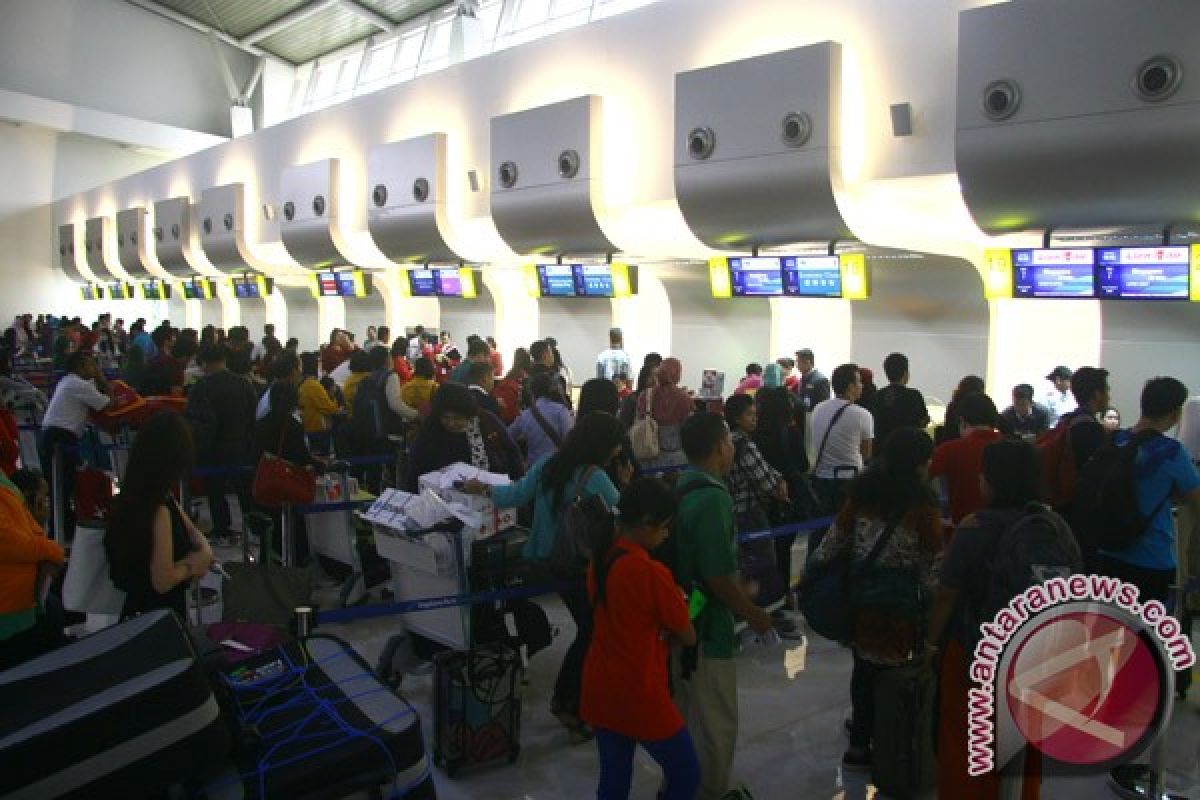 DPR cek kesiapan layanan mudik di Bandara Juanda