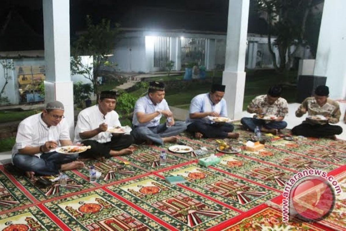 Warga binaan Rutan Baturaja shalat taraweh berjamaah 