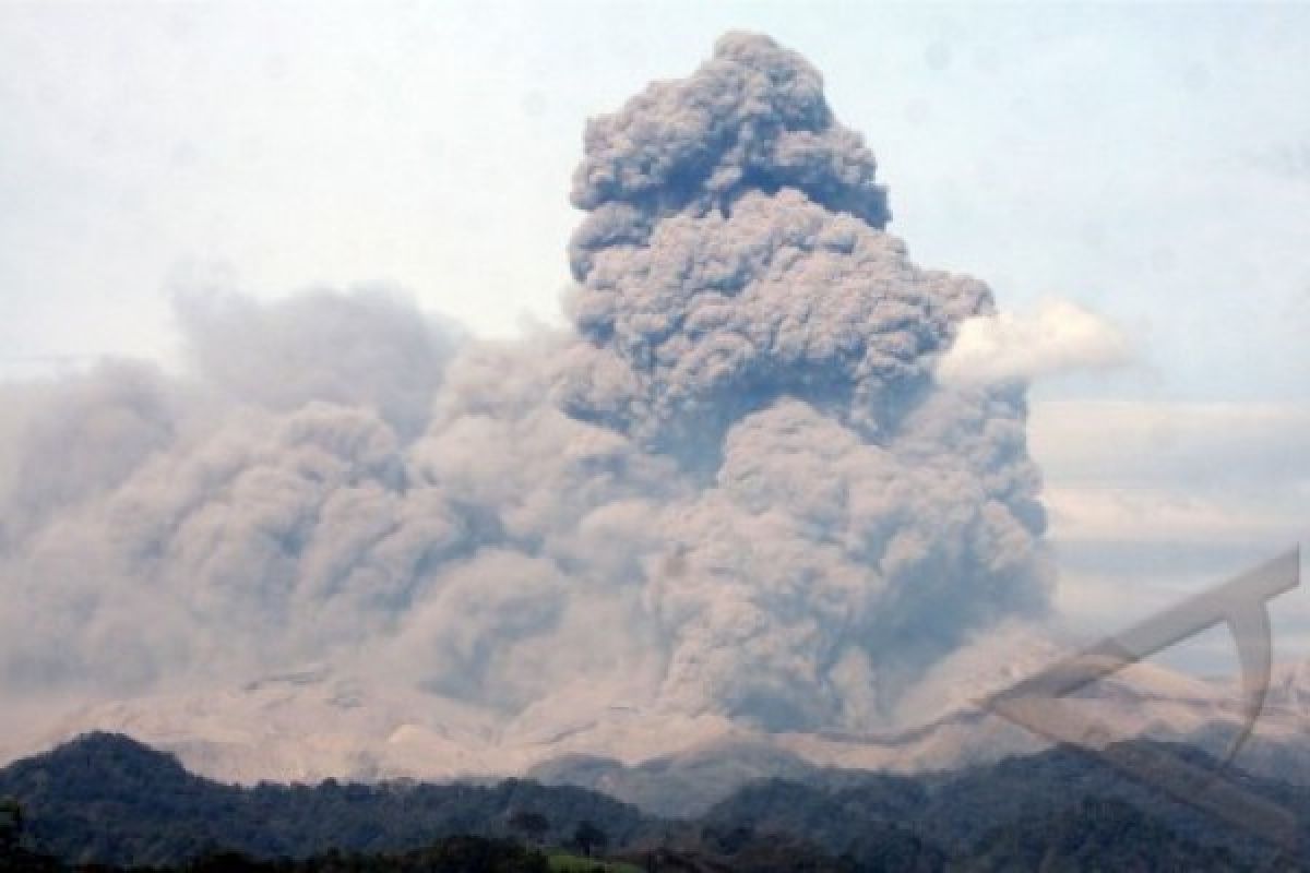 East Java Provides Masks in Preparation for Mt Agung Eruption