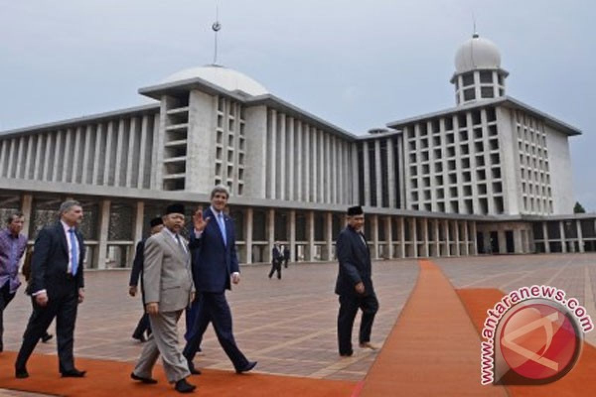 John Kerry kagumi Masjid Istiqlal