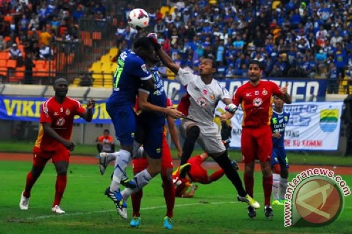 Jadwal ISL, Arema dan Mitra tetap di puncak klasemen